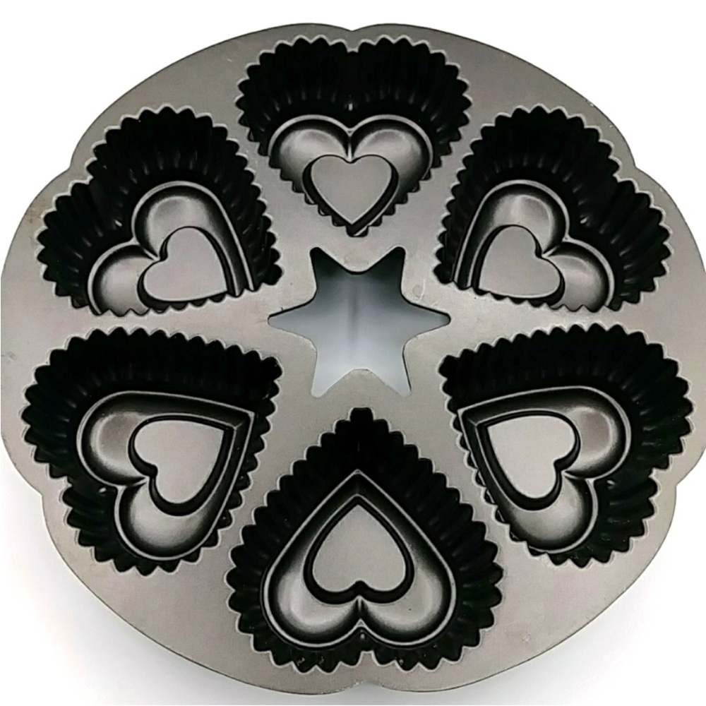 Wilton Dimensions Cast Aluminum Mini Heart Bundt Cake pan. Makes 6 Heart Cakes.